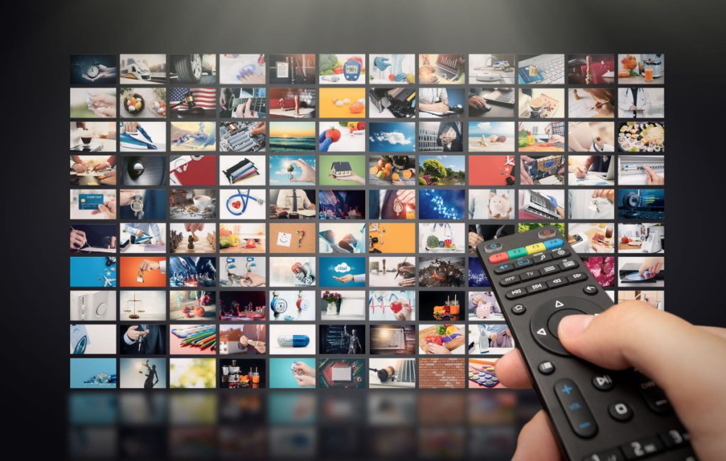 Sinema Personal: Platform Streaming yang Menyusun Alur Cerita dan Karakter Berdasarkan Data Biometrik dan Emosi Penonton